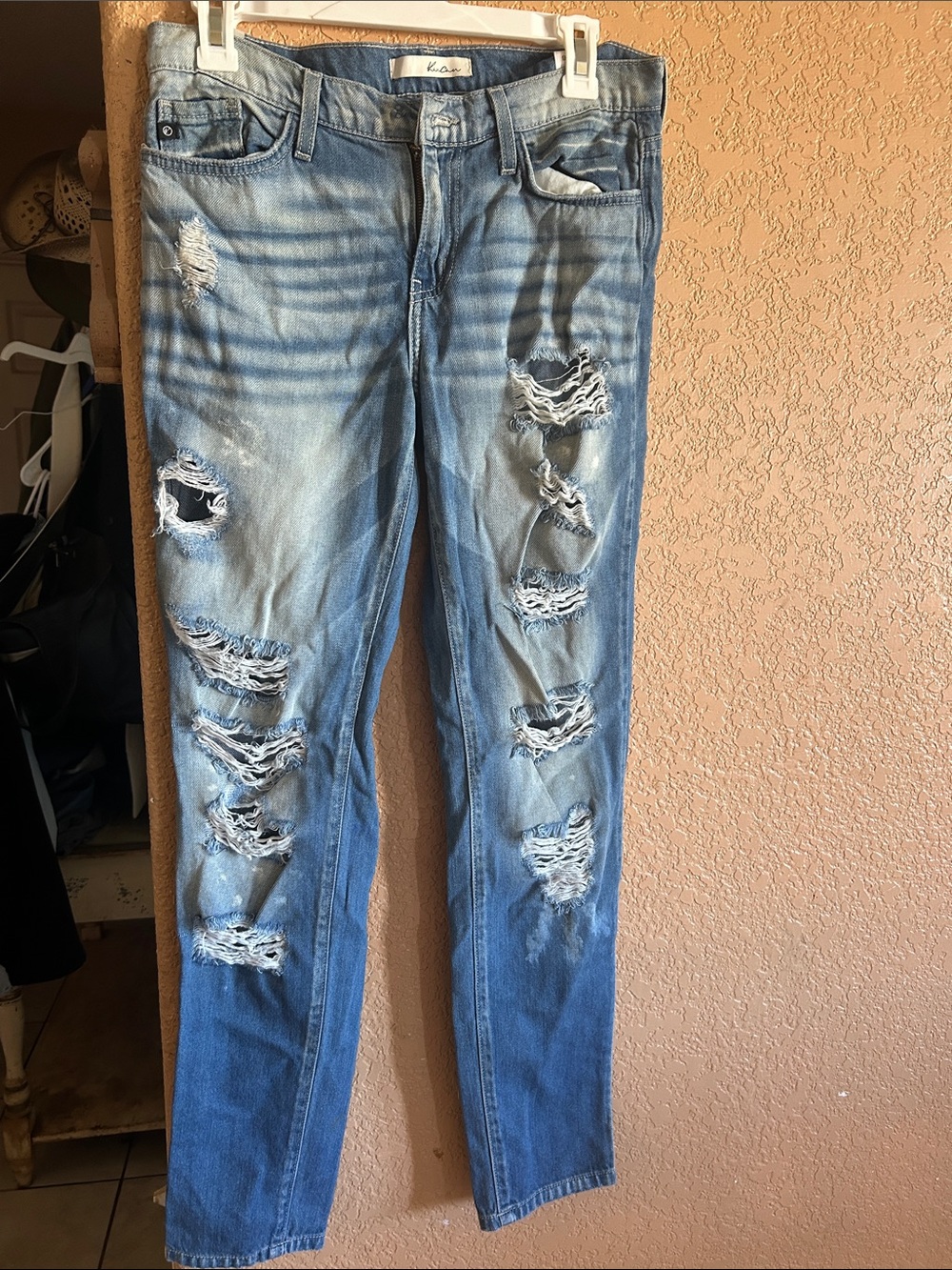 KanCan Light Blue Distressed Skinny Jeans missing button